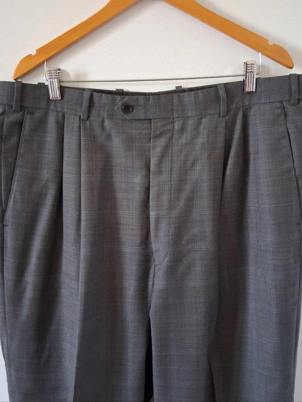Perlis New Orleans Mens Suit 46T Gray Plaid Wool Two Button Canada Vintage